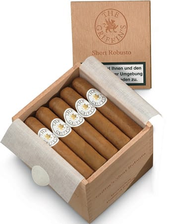 Bei dieser Kiste der dominikanischen "Griffin’s Short Robusto" (105 x 50) fällt die Wahl zwischen einer Cabinet und einer normalen Zigarrenkiste leicht: Solch ein "Cabinet" sollten Sie stets bevorzugen.