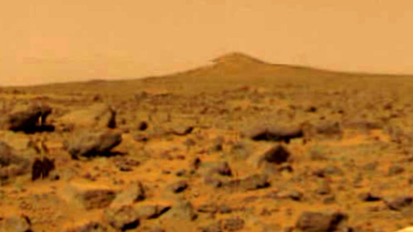 Weiter Blick der Marssonde "Pathfinder" über den Mars: An der Oberfläche ist kein Leben möglich