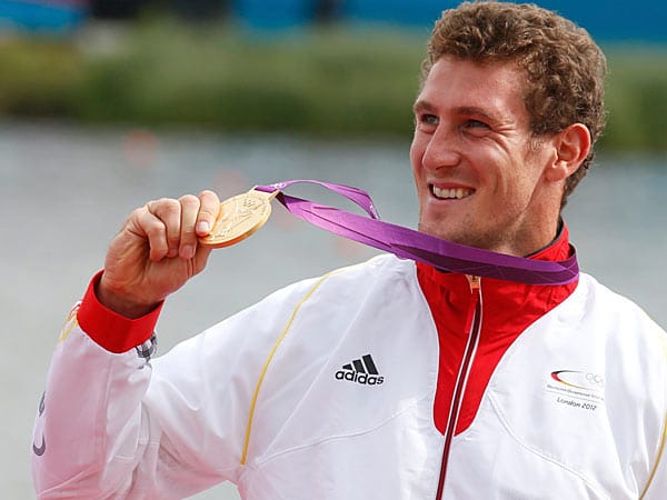 Stolzer Olympiasieger: Sebastian Brendel sicherten dem deutschen Team die siebte Goldmedaille in London. Im Einer-Canadier war der Potsdamer nicht zu schlagen und holte das zweite Edelmetall der deutschen Kanuten an diesem Wettkampftag.