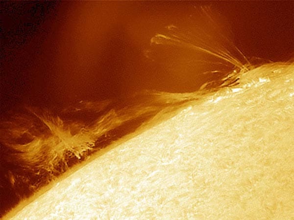 Etwas größer ist der gelbe Zwergstern. Zu dieser Kategorie gehört auch unsere Sonne. Etwas größer ist der gelbe Zwergstern. Zu dieser Kategorie gehört auch unsere Sonne.