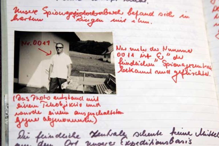 Die Seite eines Urlaubstagebuchs von Margot und Erich Honecker. Die Dokumente stammen aus zwei Koffern, die die beiden vor der Flucht nach Moskau in Berlin zurücklassen mussten.