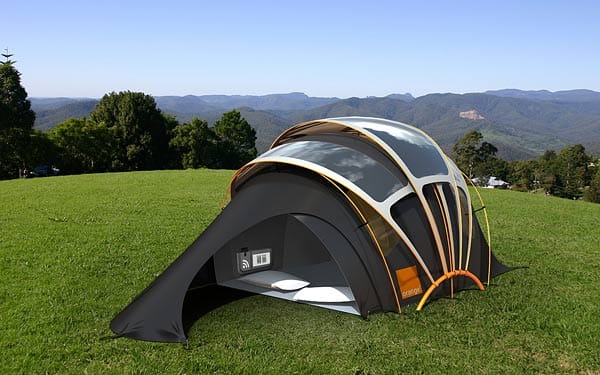 Solar-Zelt: Im Inneren kleinere Elektrogeräte aufgeladen werden.