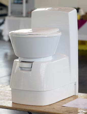 Wohnmobil-Toilette mit hohem Design.
