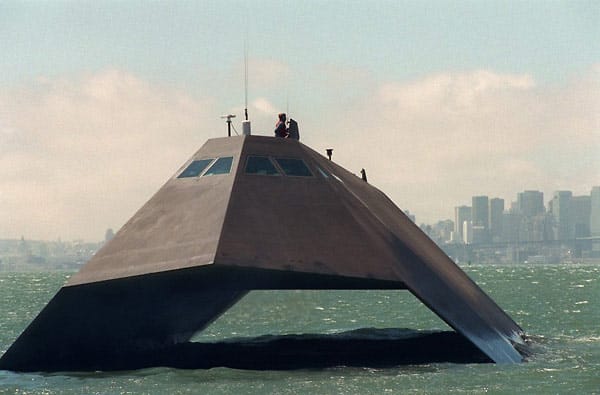 ..."Sea Shadow", die schon 1985 schwamm. Den Amerikanern gelang es, das bizarre Schiff bis Anfang der neunziger Jahre geheimzuhalten.
