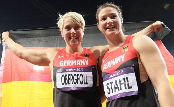 Christina Obergföll und Linda Stahl gewinnen Silber und Bronze im Speerwerfen. Die zweimalige WM- und EM-Zweite Obergföll erzielt im Finale 65,16 Meter und wird damit Zweite vor Ex-Europameisterin Stahl, die 64,91 Meter wirft. Gold sichert sich mit 69,55 Meter souverän Weltmeisterin und Weltrekordlerin Barbora Spotakova aus Tschechien.