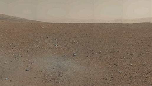 Mars: So also sieht der Rote Planet aus. Die NASA-Sonde "Curiosity" hat seine erste Aufnahme in Farbe gesendet Mars: So also sieht der Rote Planet aus. Die NASA-Sonde "Curiosity" hat seine erste Aufnahme in Farbe gesendet