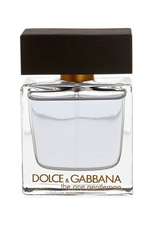 Wie bei der Wahl des Outfits, gilt es auch beim Parfum den passenden Duft zum jeweiligen Anlass zu finden. Charmant und unwiderstehlich, wie ein echter Gentleman eben, verzaubert der orientalisch anmutende Duft "The One Gentleman" von Dolce&Gabbana (ab 48 Euro).