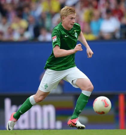 Kevin de Bruyne, Werder Bremen: Der Belgier gilt in seinem Heimatland als eines der hoffnungsvollsten Talente. Seit 2009 absolvierte der 21-Jährige Offensivmann insgesamt 97 Spiele für den KRC Genk. In der letzten Saison gelang ihm mit acht Treffern und zehn Vorlagen der Durchbruch. Im Januar 2012 wechselte er zum FC Chelsea, blieb aber aufgrund eines Leihgeschäfts bis zum Ende der Spielzeit in Genk. Allofs zielt vor allem auf die unheimliche Variabilität des Nationalspielers ab.