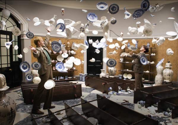 James D'Arcy und Ben Whishaw verwüsten das Szenenbild mit umherfliegendem Porzellan.