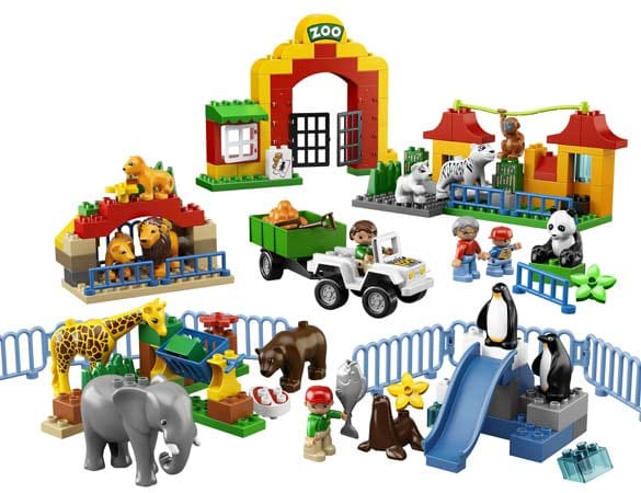 Ole Kirk Christiansen ließ den klassischen Lego-Stein 1958 in seiner heutigen Form patentieren. Seither hat er Kindern auf der ganzen Welt kreativen Spiel- und Bauspaß beschert. Zum Beispiel mit dem großen Stadtzoo von Lego Duplo.