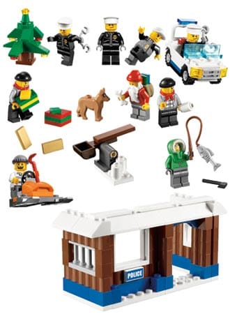In Lego-Adventskalendern verstecken sich hinter 24 Türchen Minifiguren und kleine Modelle, die zum Teil über mehrere Tage zu einer kleinen Polizeistation oder Polizeiauto im Miniformat zusammengebaut werden können.