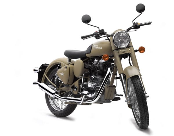 Die Royal Enfield "Classic Desert Strom" erinnert mit ihrer Sand-Lackierung an vergangene Kriegszeiten.