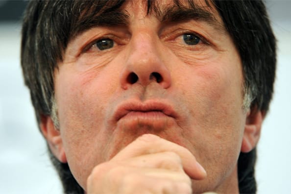 Bundestrainer Joachim Löw ist überraschend "offensiv" in die neue Saison gestartet.