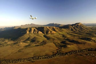 Ein Flug über den Wilpena Pound zeigt die endlose Schönheit der Landschaft.