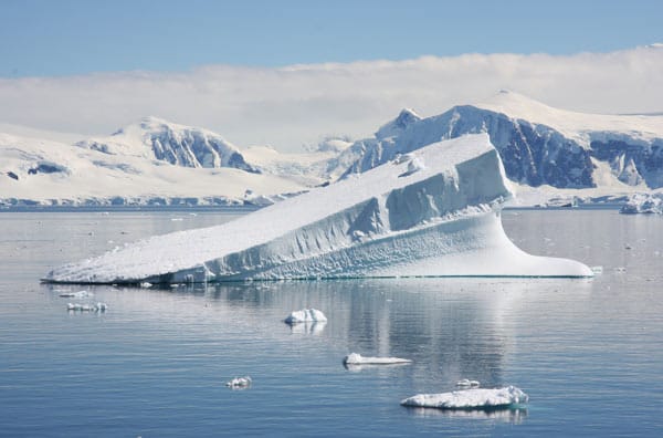 Große Formen-Vielfalt: Neben den Pinguinen gehören die Eisberge zu den größten Attraktionen der Antarktis.