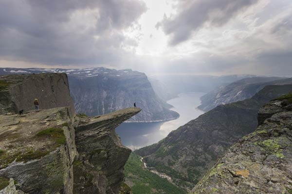 Norwegen: Hier findet man spektakuläre Felsen und Berge.