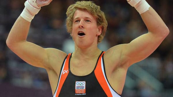 Für seinen Olympiasieg am Reck wird der Niederländer Epke Zonderland zum Ritter geschlagen. Für seinen Olympiasieg am Reck wird der Niederländer Epke Zonderland zum Ritter geschlagen.