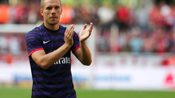 Lukas Podolski hat als einziger Arsenal-Spieler noch keine Rückennummer. Lukas Podolski hat als einziger Arsenal-Spieler noch keine Rückennummer.