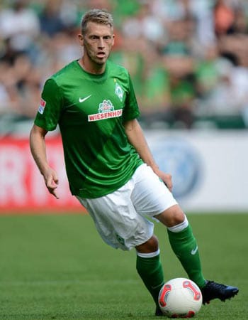 Platz 5: Der SV Werder Bremen sicherte sich durch den Deal mit dem umstrittenen Geflügel-Lieferanten Wiesenhof geschätzte 6,5 Millionen Euro per anno.