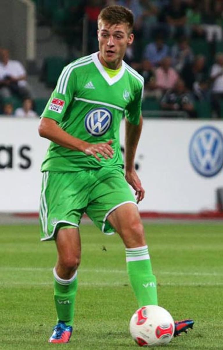 Robin Knoche gehört zu den Lieblingsschülern von Wolfsburgs Trainer Felix Magath. Der 20-Jährige kam in der Vorbereitung regelmäßig zum Einsatz und durfte auch im DFB-Pokal ran. Er kann sowohl als Innenverteidiger als auch als Sechser eingesetzt werden.