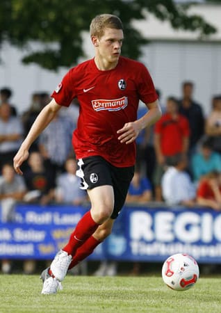 Innenverteidiger Matthias Ginter vom SC Freiburg gehörte schon in der letzten Rückrunde zur Bundesliga-Mannschaft und erzielte bei seinem ersten Einsatz prompt einen Treffer.