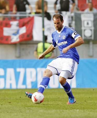 Schalke-Star Christoph Metzelder plagen derzeit Leistenprobleme. Er wird zum Liga-Auftakt nicht wieder fit sein.