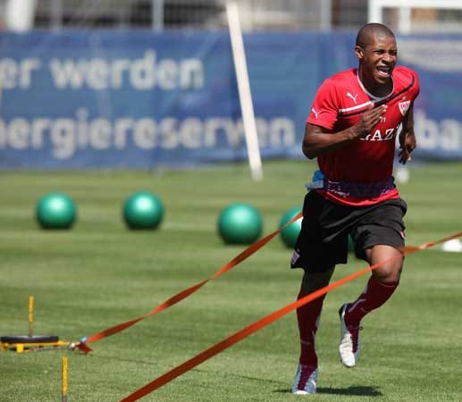 Der Stuttgarter Johann Audel wird zum Bundesliga-Start seine Sprunggelenksverletzung und seinen Kreuzbandriss nicht vollständig auskuriert haben.