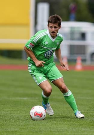 Seinem Kollegen vom VfL Wolfsburg geht es nicht unbedingt besser. Vaclav Pilar erleidet einen Kreuzbandriss.