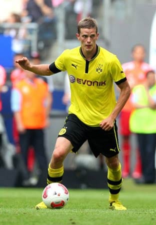 Dortmunds Sven Bender wird beim Bundesliga Auftakt nicht spielen. Er musste sich an beiden Leisten einer Operation unterziehen.