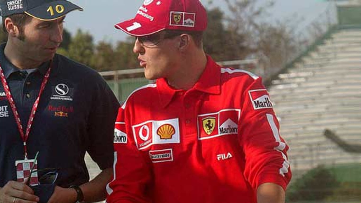 Ex-Formel-1-Fahrer Heinz-Harald-Frentzen (li.) lästert über das Comeback seines ehemaligen Kollegen Michael Schumacher. (Archivbild)