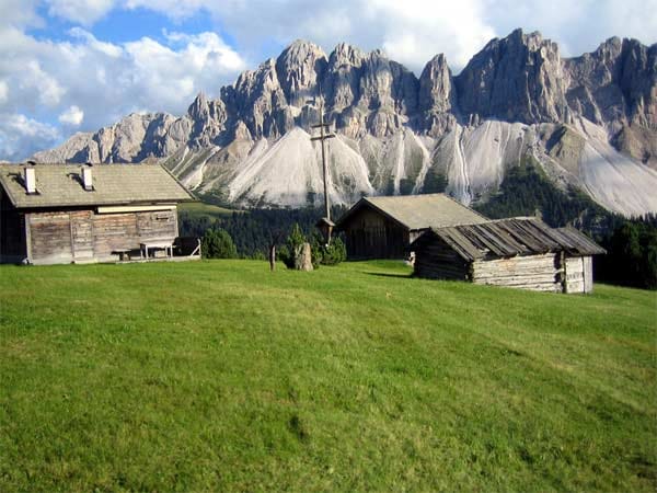 In Südtirol sind auch recht urige Hütten wie diese zu finden.
