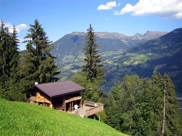 Und auch im Zillertal locken gemütliche Holzhütten.