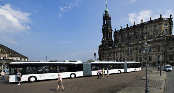 Das Frauenhofer-Institut für Verkehrs- und Infrastruktursysteme hat den längsten Bus der Welt vorgestellt.