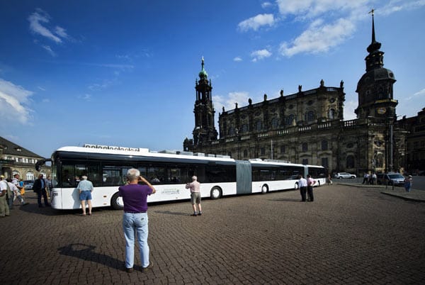 Gebaut hat den Riesenbus für 256 Personen "Göppel Bus" in Thüringen.