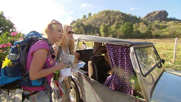 Jenny Elvers-Elbertzhagen und Mirja Du Mont sind "Team Blond" und reisen per Anhalter nach Manila.