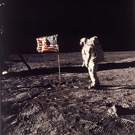 Der große Moment: In der Nacht vom 20. auf den 21. Juli 1969 betritt Neil Armstrong als erster Mensch den Mond. Sein Zitat "Das ist ein kleiner Schritt für den Menschen, aber ein riesiger Sprung für die Menschheit" geht in die Geschichtsbücher ein.