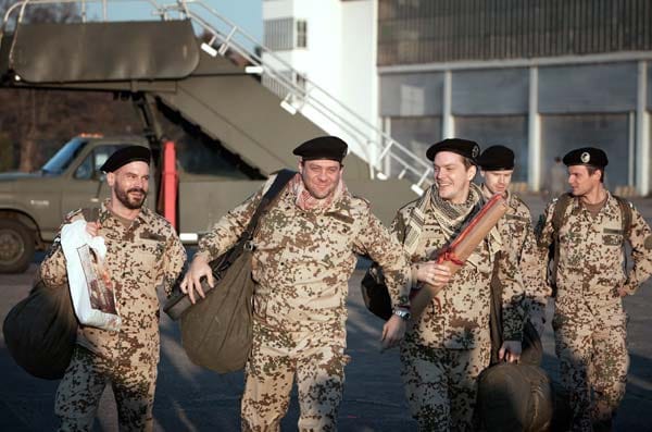 Ein Trupp deutscher Afghanistan-Soldaten kommt von seinem Einsatz zurück in die Heimat. Doch die Freude täuscht. Matthias Jahn (Wanja Mues), Sebastian Brandt (Roeland Wiesnekker) und Thomas Klages (Godehard Giese) haben jeder ein ganz eigenes Trauma und Schicksal zu bewältigen.