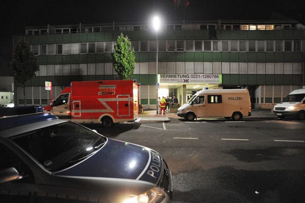 Bei einer Explosion in einem Wohnhaus ist ein Jugendlicher (17) getötet worden. Bei einer Explosion in einem Wohnhaus ist ein Jugendlicher (17) getötet worden.