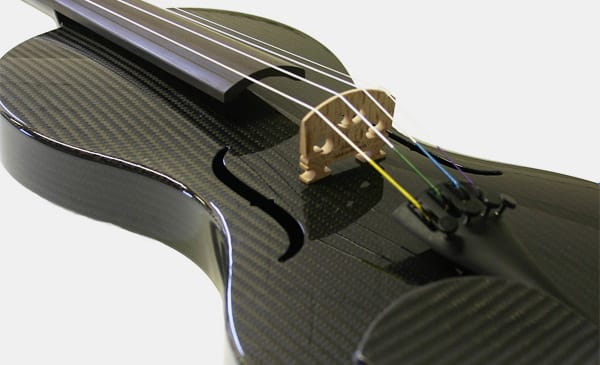 In der Firma "mezzo-forte" in Werther bei Bielefeld werden Geigen aus Carbon gefertigt.