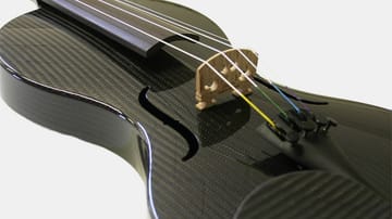 In der Firma "mezzo-forte" in Werther bei Bielefeld werden Geigen aus Carbon gefertigt.