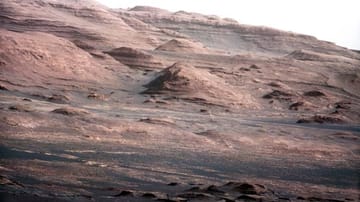 Pfannkuchenartige Schichten: Zu Füßen des Bergs Mount Sharp, der eigentlich Aeolis Mons heißt, machte der Rover "Curiosity" diese Aufnahme.
