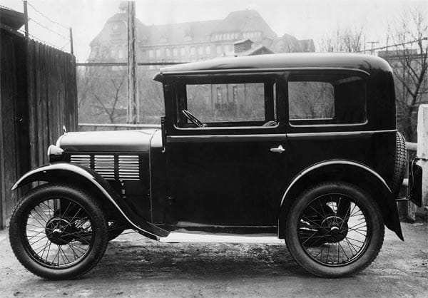 Das erste von BMW produzierte Auto wurde 1929 gebaut - der Dixi 3/15 PS, ein in Lizenz nachgebauter Austin Seven. Im selben Jahr verließen dann auch die ersten eigenen Modelle das neu gemietete Werk in Berlin-Johannesthal. Das Auto war eine Weiterentwicklung des Modells Dixi 3/15 DA und erlangte eine hohe Popularität. Zudem war die Produktion die Überlebensversicherung während der Weltwirtschaftskrise.