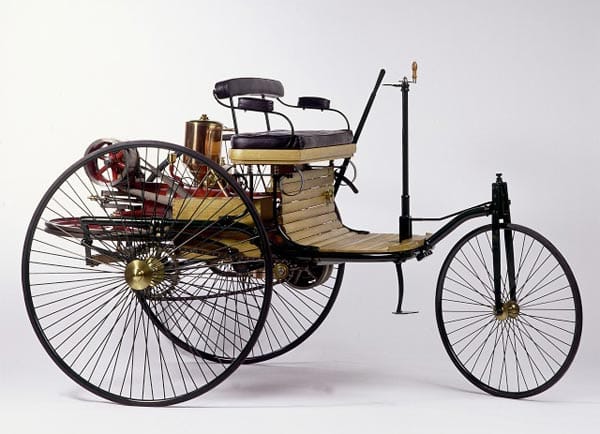 Am 29. Januar 1886 meldete Carl Benz sein "Fahrzeug für Gasmotorenbetrieb" zum Patent an.