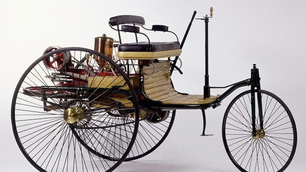 Am 29. Januar 1886 meldete Carl Benz sein "Fahrzeug für Gasmotorenbetrieb" zum Patent an.