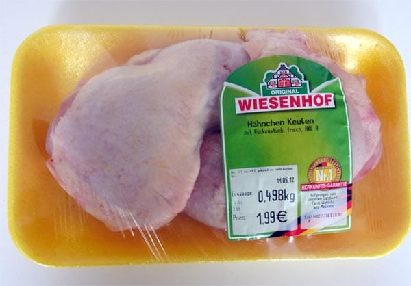 Die Verbraucherzentrale Hamburg rügt die Verpackungen von Wurst.