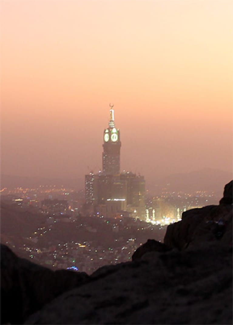 Blick auf das Mecca Royal Clock Tower Hotel in Mekka in Saudi Arabien.