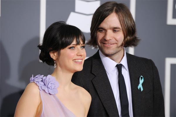 Die Liebe von Schauspielerin Zooey Deschanel und "Death Cab For Cutie"-Sänger Ben Gibbard stand unter keinem guten Stern: Nach der Hochzeit im September 2009 folgte an Halloween 2011 schon wieder die Trennung.