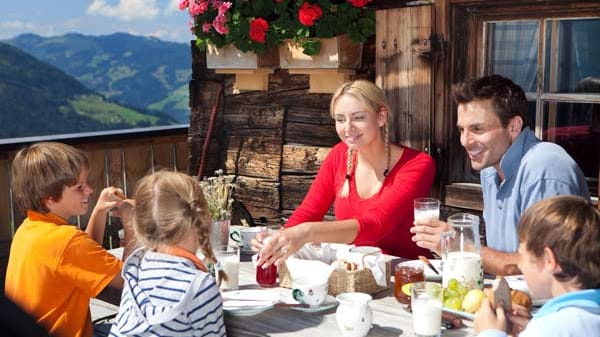 Die Hütten rund um den Wilden Kaiser bieten spektakuläre Ausblicke und eine anständige "Jausen".