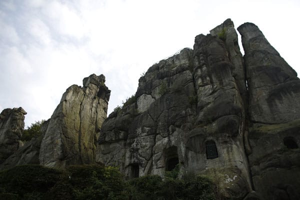 Im Mittelalter wurden die Felsen als Heiligtum verehrt, wovon heute noch viele Spuren zeugen.