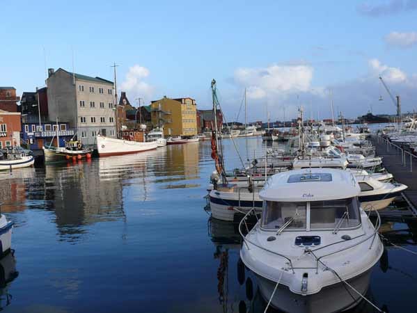 Thorshavn ist mit 15.000 Einwohnern die größte Stadt der Färöer.
